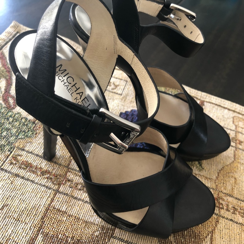 MK woman’s shoes Size 9M Black leather